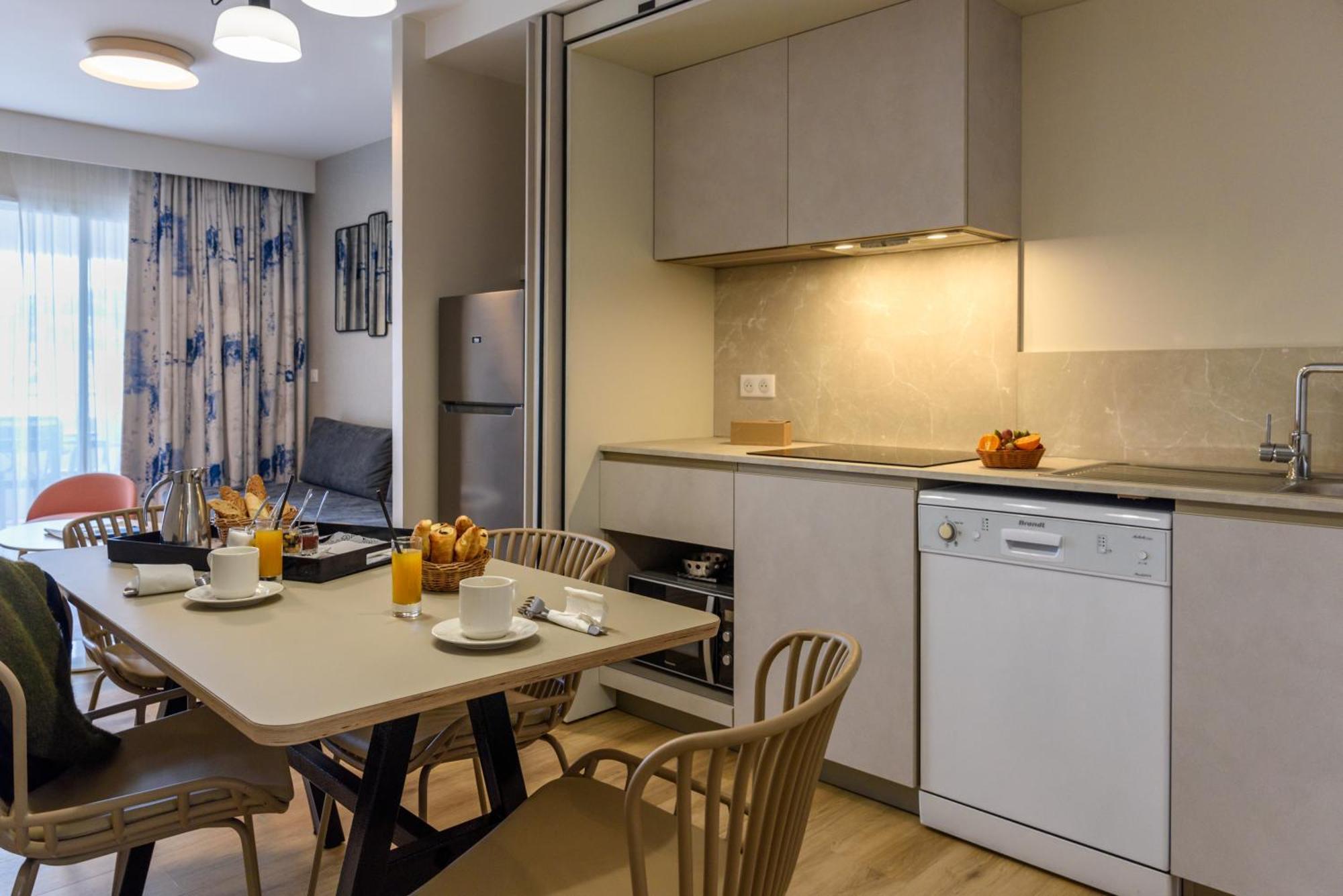 Residence De Tourisme Ajaccio Amiraute Екстериор снимка